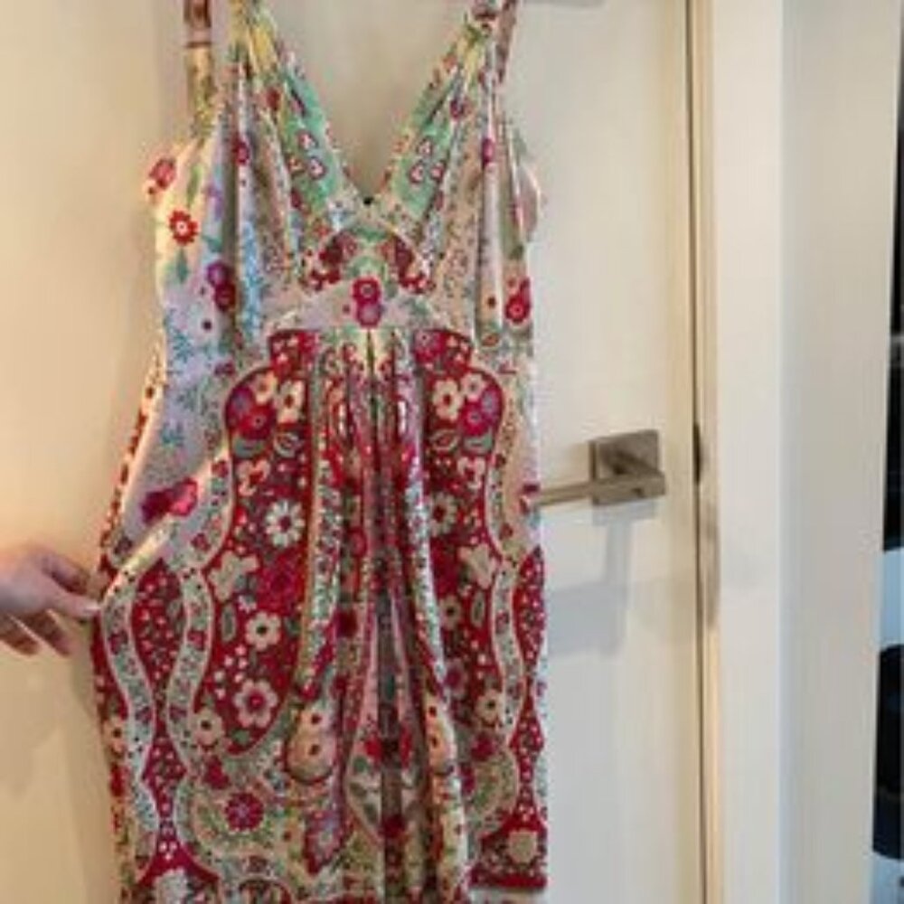 Elie Tahari 100% silk dress